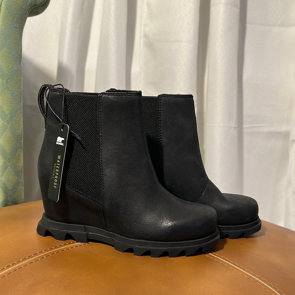 NWT Sorel Joan of Arctic III Wedge Chelsea Boot